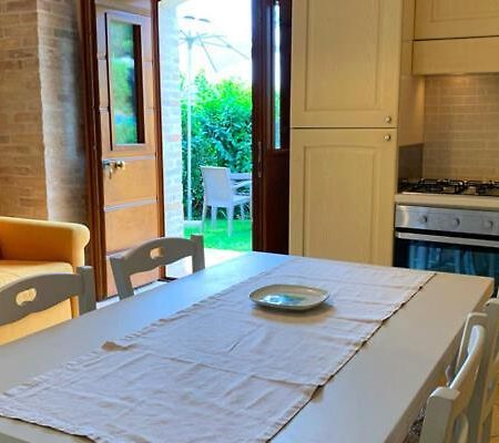 La Collina Apartment Monsampietro Morico Luaran gambar