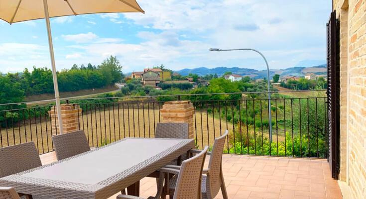 La Collina Apartment Monsampietro Morico Luaran gambar