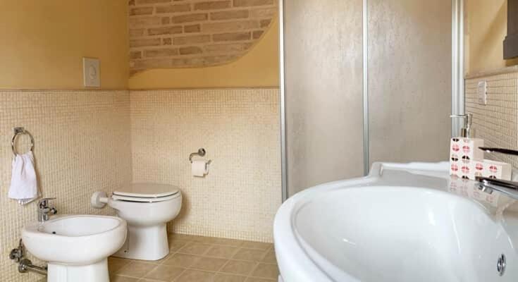 La Collina Apartment Monsampietro Morico Luaran gambar