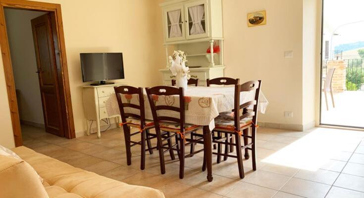 La Collina Apartment Monsampietro Morico Bilik gambar